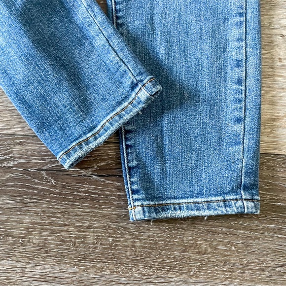 Judy Blue Distressed Relaxed Fit Jeans High Rise Style JB88242 Size 30 - Picture 4 of 11